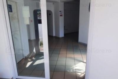 Ultracentral, stradal, spatiu COMERCIAL 80 mp., curte 100 mp. - 3
