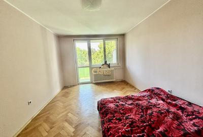 Apartament cu 3 camere semidecomandat, mobilat în Plopilor