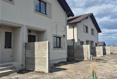 Duplex cu 4 camere în Moșnița Nouă