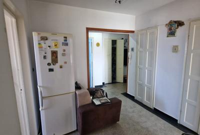 Se inchiriaza apartament,decomandat doua camere,etaj 10/11 ,pret 1300ron/luna. - 5