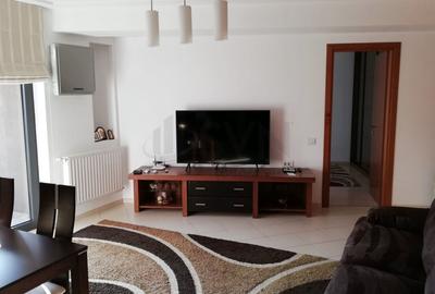Apartament cu 3 camere semidecomandat, mobilat în Decebal