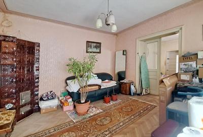 CASA CU TEREN GENEROS si acces pe doua fronturi - 8