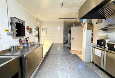 Spatiu Comercial  *731mp* / VAD stradal 31m / 19 locuri de parcare // Unirii - 27