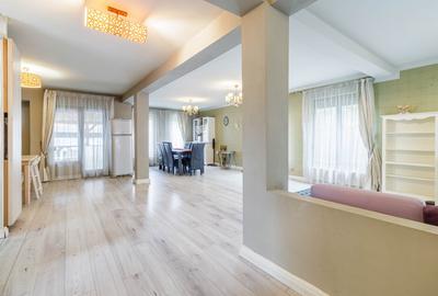 Casă individuală cu 5 camere în Central