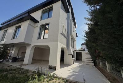 Casă individuală cu 8 camere în Iancu Nicolae