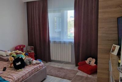 Poarta 6, 3 camere decomandate etajul 1. - 16
