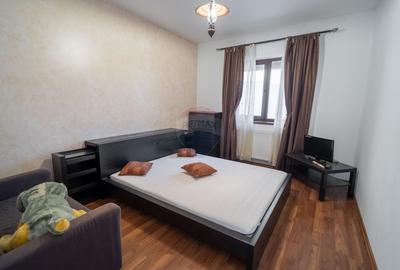 De vanzare casă  5 camere - 18
