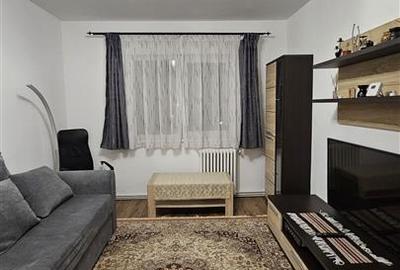 Apartament cu 3 camere decomandat, mobilat în Alexandru cel Bun