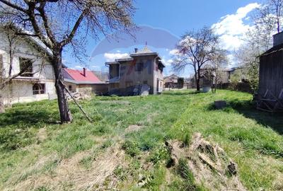 Casă / Vilă situată pe strada Petreni - 5