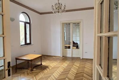 Apartament deosebit cu 4 camere spațioase, în zonă centrală - 2