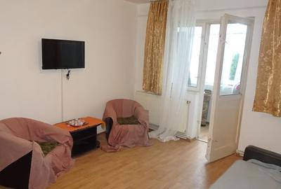 Inchiriez apartament 2 camere in Deva, zona Scarisoara, bloc de 4 etaje, - 1