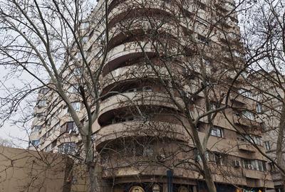 Apartament cu 5 camere decomandat în P-ța Universității