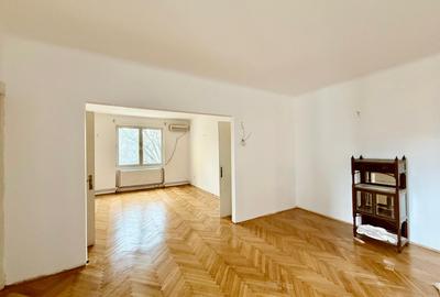 Apartament cu 4 camere semidecomandat în Unirii