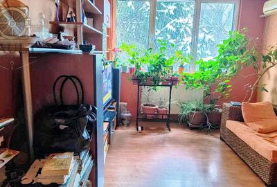 Apartament cu 3 camere decomandat în Berceni