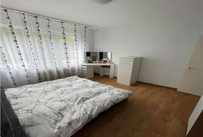 Apartament cu 3 camere decomandat în Tătărași