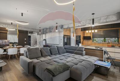 Casă cu 4 camere în Periferie