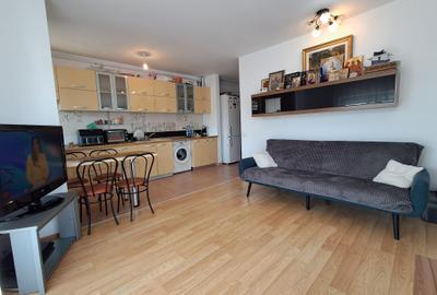 Apartament cu 3 camere semidecomandat, mobilat în Florești