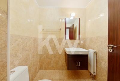 Închiriere apartament 4 camere, acces la parcare cu barieră, strada De Mijloc - 12