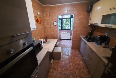 Apartament cu 3 camere decomandat, etaj 1/4, zona Alexandru cel Bun - 11