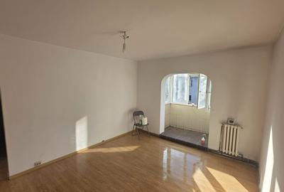 Apartament cu 2 camere semidecomandat în Bularga