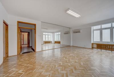 Apartament luminos de 5 camere de închiriat, etaj 1/4, garaj, Bd. Primăverii! - 3