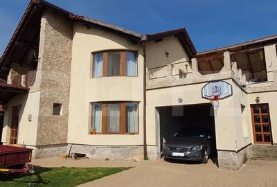 Casă individuală cu 4 camere în Cetate