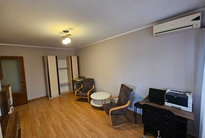 Apartament cu 3 camere decomandat, mobilat în Gorjului