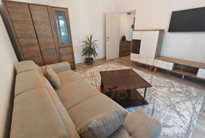Apartament cu 2 camere decomandat, mobilat în Central