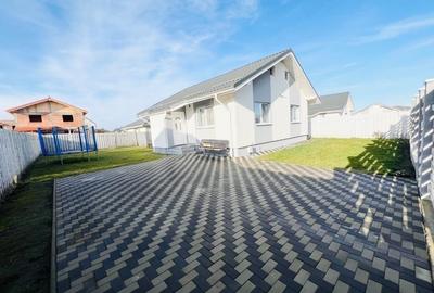 Vand casa pe parter in Harman zona de case noi biserica - 1