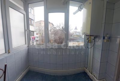 3 camere, etaj 2, balcon închis – Micro 21 - 9