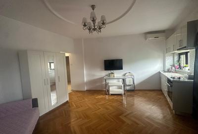 Apartament cu 2 camere semidecomandat, mobilat în Calea Victoriei