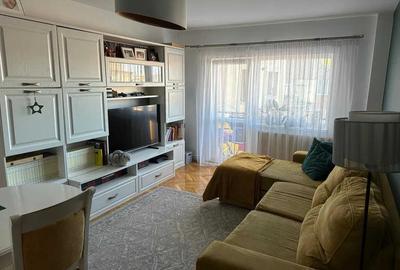 Apartament cu 3 camere decomandat în Zorilor