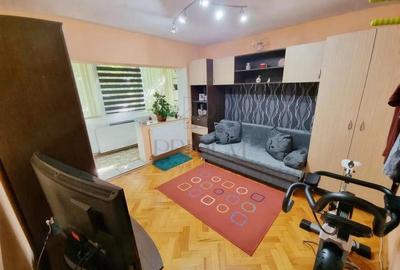 Apartament cu 3 camere decomandat, mobilat în Aradului