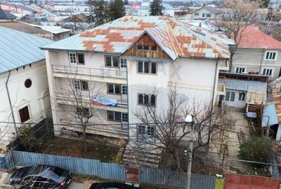 Casă solidă de vânzare în Tecuci | Poziție bună, preț imbatabil - 1