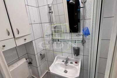 Garsonieră utilată, mobilată, str Uzinelor, după Podul CFR, tel 0749645066 - 7