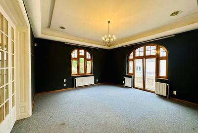 Casă individuală cu 7 camere în Unirii