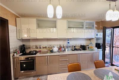Vila superba 360 mp construiti, 524 mp curte, 6 camere, P+1+M ROSU - 13