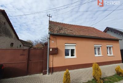 Casa de vanzare cu 3 camere si teren de 1008 mp - Deta - 2