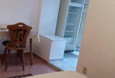 Garsonieră decomandată în Hala Centrală