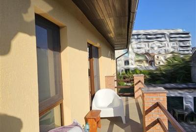 Casa renovata 200mp pe 2 niveluriparcare curte cu foisorCentru zona str. Paris - 8