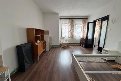 Apartament in vila - Casa interbelica - retrasa de la strada - 15