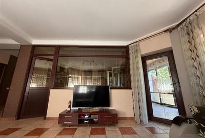 Casă individuală cu 5 camere în Central