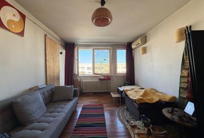 Apartament cu 3 camere semidecomandat în Dristor