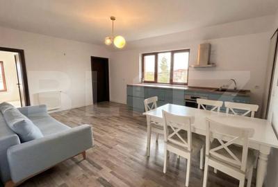 Apartament cu 3 camere semidecomandat, mobilat în Zorilor