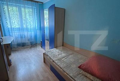 Apartament cu 3 camere semidecomandat, mobilat în Central