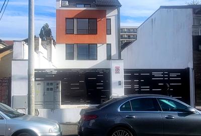 Casă individuală cu 6 camere în Banu Manta
