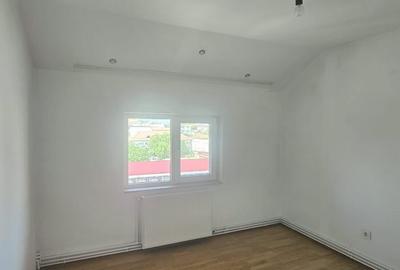 De vânzare apartament 2 camere decomandat | Zona 8 Mai - 17