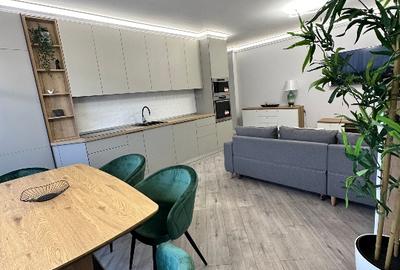 Apartament cu 3 camere decomandat, mobilat în Florești