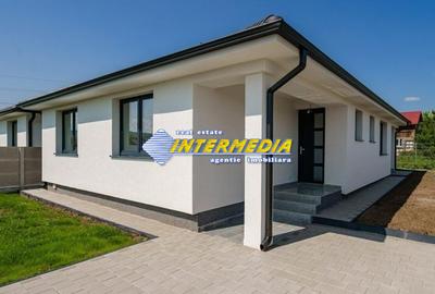 Casa noua de vanzare in Alba Iulia 4 camere teren aferent 423 mp - 1