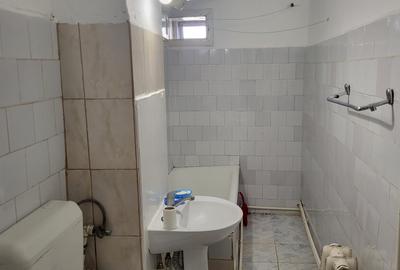 De inchiriat apartament 2 camere, situat etaj 1 in bloc mic, zona Hotel Vrancea. - 12